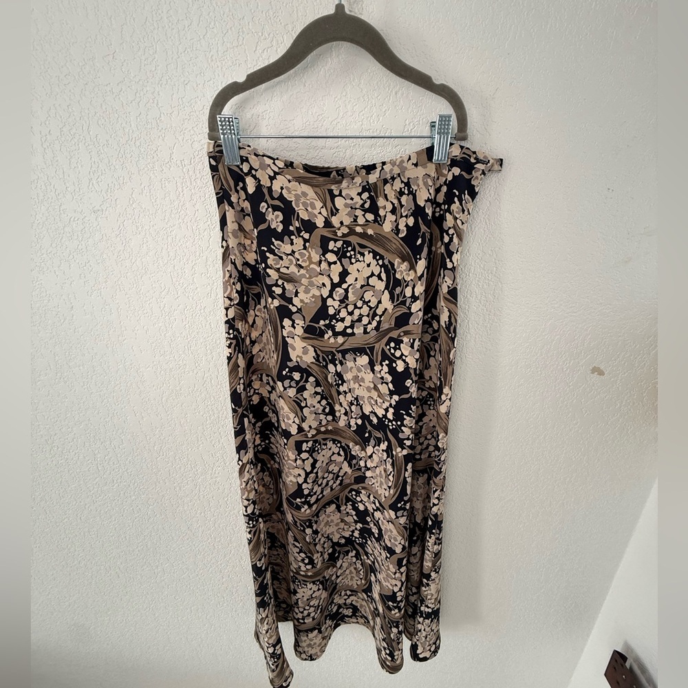 Dress Barn Black and Cream Floral Maxi Skirt - Picture 2 of 4